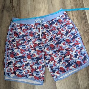 Johnnie-O, Mens Large, Half Elastic 7" Surf Shorts, Camo Red White & Blue Hidden